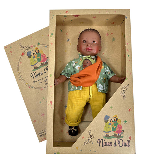 Nines Artesanals d'Onil Dolls - POUPÉE AMIR AVEC BÉBÉ: ÉTUI