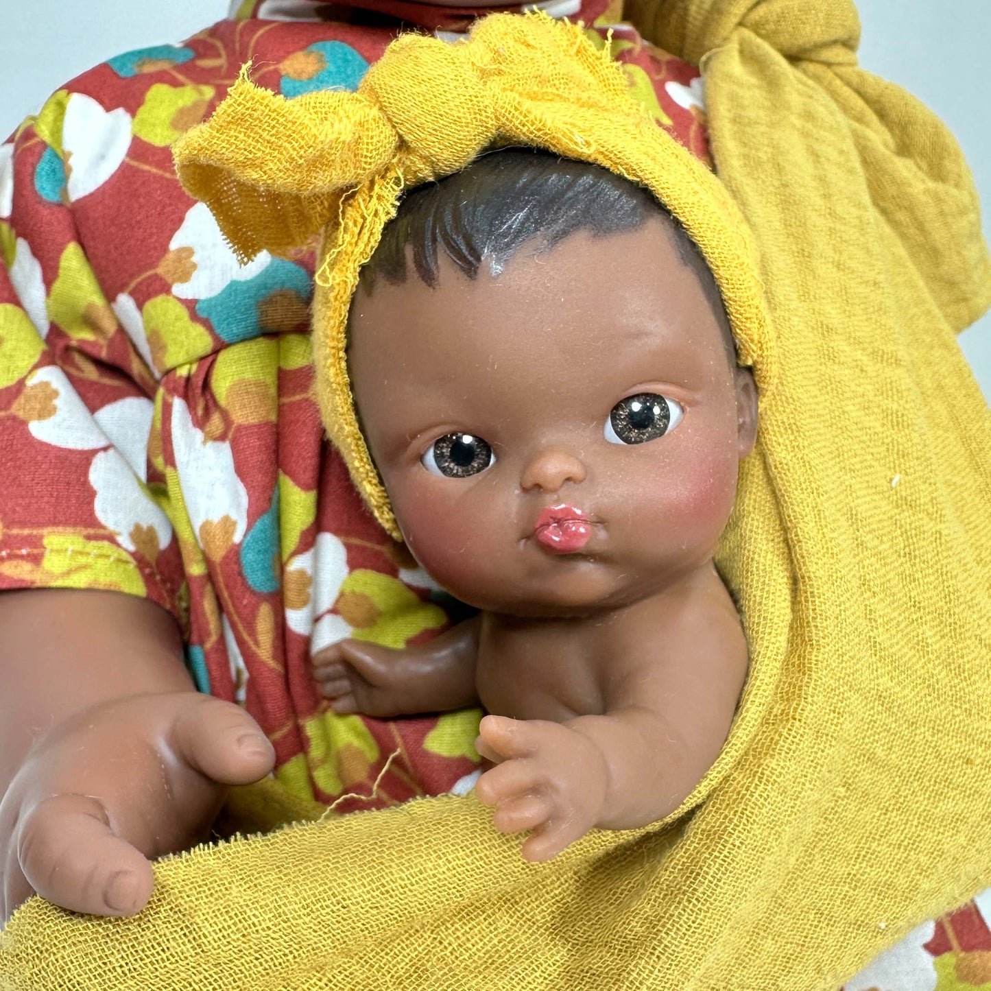 Nines Artesanals d'Onil Dolls - POUPÉE MARIA AVEC BÉBÉ: ÉTUI